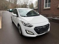 Gebraucht Hyundai i30 100 PS (73 kW) 2017 Weiß Kleinwagen