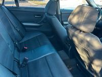 Gebraucht BMW 320 163 PS (119 kW) 2008 Grau Kombi