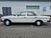 Gebraucht Mercedes E230 136 PS (100 kW) 1983 Weiß Limousine