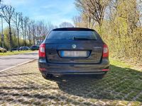 Gebraucht Skoda Superb Ambition 140 PS (102 kW) 2012 Schwarz Kombi