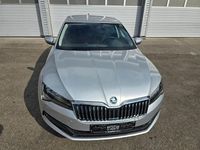 Gebraucht Skoda Superb Ambition 150 PS (110 kW) 2023 Brillantsilber Limousine