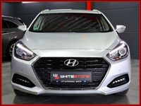 Gebraucht Hyundai i40 Trend 116 PS (85 kW) 2016 Sleek silver / met (metallic) Kombi