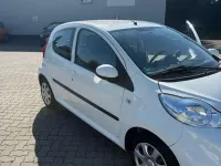 Gebraucht Peugeot 107 68 PS (50 kW) 2011 Weiß Kleinwagen