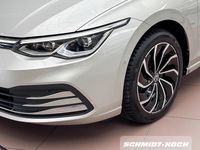 Gebraucht VW Golf VIII Move 110 PS (80 kW) 2024 Ivory silver (silber) Limousine