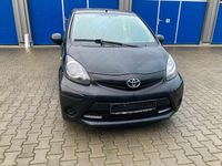 Gebraucht Toyota Aygo 68 PS (50 kW) 2012 Schwarz Kleinwagen
