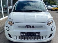 Gebraucht Fiat 500e Basis 86 kW (118 PS) 2023 Colore esterno (arktis weiß) Limousine