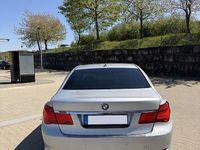 Gebraucht BMW 750 408 PS (300 kW) 2009 Silber Limousine