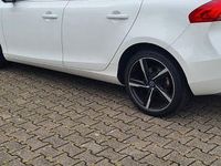 Gebraucht Volvo V40 R-Design 204 PS (150 kW) 2015 Weiß Limousine