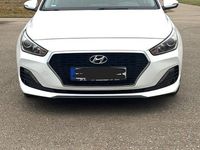 Gebraucht Hyundai i30 Trend 99 PS (72 kW) 2019 Weiß Limousine