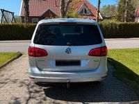 Second-hand VW Sharan 140 CP (102 kW) 2012 Argintiu Monovolum
