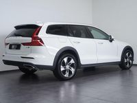 Gebraucht Volvo V60 CC Pro 250 PS (183 kW) 2022 Weiß Kombi