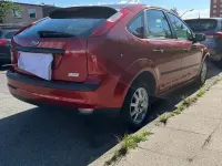 Gebraucht Ford Focus Ambiente 101 PS (74 kW) 2005 Rot Limousine