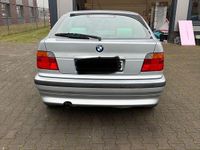 Gebraucht BMW 318 140 PS (102 kW) 1997 Grau Limousine