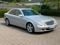 Gebraucht Mercedes E220 150 PS (110 kW) 2003 Silber Limousine