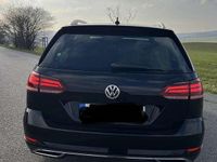 Gebraucht VW Golf VII Highline 150 PS (110 kW) 2019 Schwarz Kombi