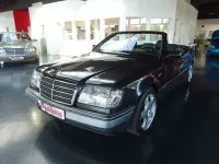 Gebraucht Mercedes E220 Sportline 150 PS (110 kW) 1995 Schwarz Cabrio