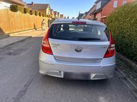 Gebraucht Hyundai i30 105 PS (77 kW) 2011 Silber Limousine