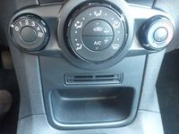 Gebraucht Ford Fiesta 75 PS (55 kW) 2013 Weiß Kleinwagen