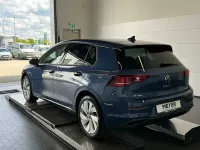 Neu VW Golf VIII Life 116 PS (85 kW) 2026 Anemone blue metallic Limousine