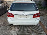 Gebraucht Mercedes E200 184 PS (135 kW) 2011 Weiß Kombi
