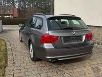 Gebraucht BMW 318 143 PS (105 kW) 2009 Grau Kombi
