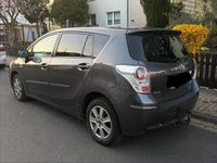 Gebraucht Toyota Verso 126 PS (92 kW) 2012 Grau Van / Kleinbus