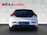 Gebraucht Volvo V40 Kinetic 120 PS (88 kW) 2018 Weiß Limousine