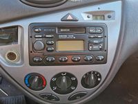 Second-hand Ford Focus 100 CP (73 kW) 1999 Albastru Hatchback