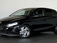 Gebraucht Hyundai i20 101 PS (74 kW) 2024 Grün / mangrove green pearl Kleinwagen