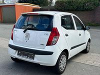 Gebraucht Hyundai i10 77 PS (56 kW) 2010 Weiß Kleinwagen