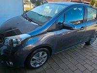 Gebraucht Toyota Yaris 69 PS (50 kW) 2014 Grau Kleinwagen
