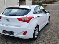 Gebraucht Hyundai i30 90 PS (66 kW) 2015 Weiß Limousine