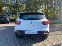 Gebraucht Renault Kadjar Life 131 PS (96 kW) 2015 Weiß SUV