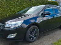 Gebraucht Opel Astra 140 PS (102 kW) 2011 Schwarz Kombi
