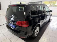 Gebraucht VW Touran Cup 140 PS (102 kW) 2015 Deep black perleffekt Van / Kleinbus