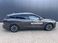 Gebraucht Ford Focus Titanium 125 PS (91 kW) 2025 Grau Limousine