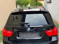 Gebraucht BMW 320 163 PS (119 kW) 2011 Schwarz Kombi