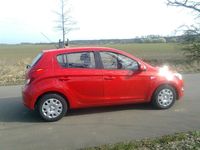 Gebraucht Hyundai i20 86 PS (63 kW) 2012 Rot Kleinwagen