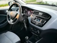Gebraucht Hyundai i20 Classic 75 PS (55 kW) 2016 Polar white / sol Kleinwagen
