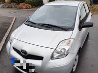 Gebraucht Toyota Yaris Cool 69 PS (50 kW) 2010 Silber Kleinwagen