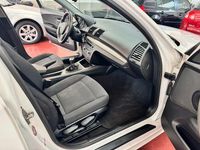 Gebraucht BMW 116 116 PS (85 kW) 2011 Weiß Kleinwagen