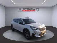 Gebraucht Peugeot e-2008 Allure 100 kW (136 PS) 2022 Perlmutt weiß perleffekt SUV