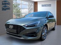Neu Hyundai i30 Advantage 140 PS (102 kW) 2025 Cypress green / mic Limousine
