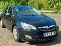Gebraucht Opel Astra Edition 116 PS (85 kW) 2012 Schwarz Limousine