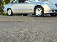 Gebraucht Mercedes E220 Classic 150 PS (110 kW) 2004 Silber Limousine