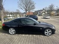 Gebraucht BMW 320 184 PS (135 kW) 2011 Schwarz Coupé