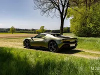 Gebraucht Ferrari 296 829 PS (609 kW) 2023 Grün (verde masoni) Coupé