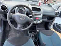 Gebraucht Toyota Aygo 68 PS (50 kW) 2012 Weiß Kleinwagen