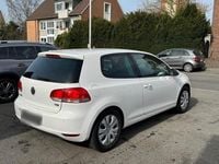 Gebraucht VW Golf VI Team 105 PS (77 kW) 2010 Weiß Kleinwagen