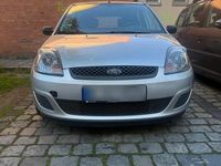 Gebraucht Ford Fiesta 60 PS (44 kW) 2007 Silber Kleinwagen